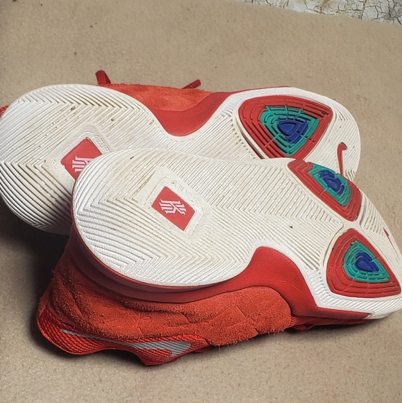 Nike Kyrie Irving 3 GS Youth Size 2 Basketball Shoes 869985 601 2017 Red - Picture 8 of 8